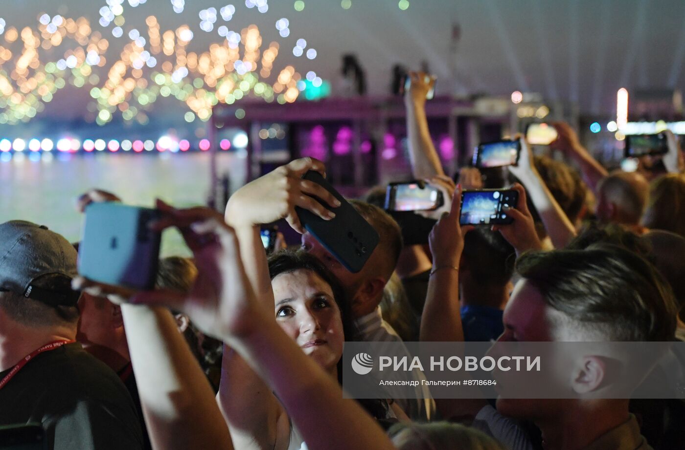 Праздник выпускников школ "Алые паруса" в Санкт-Петербурге