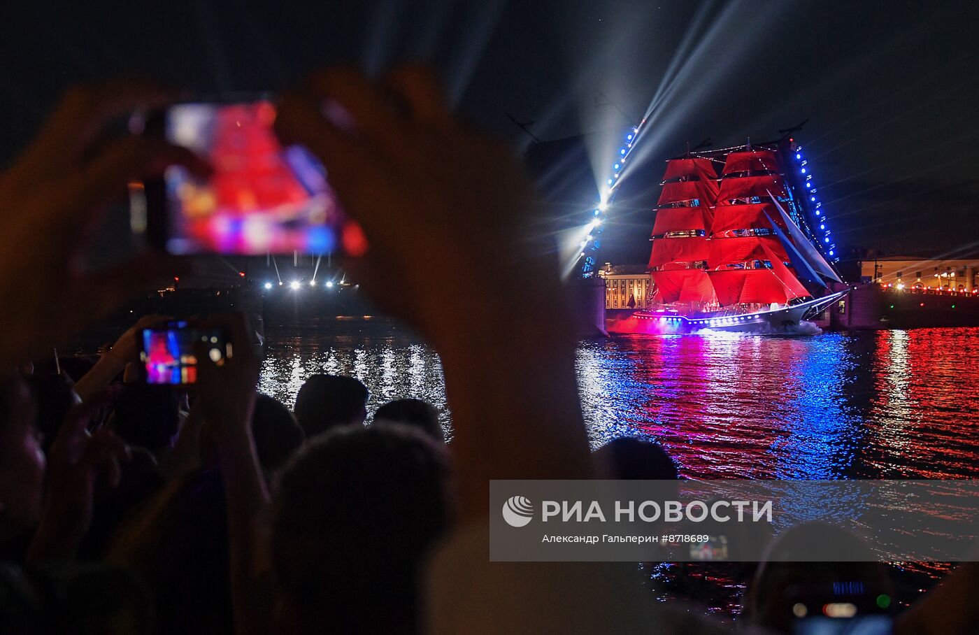 Праздник выпускников школ "Алые паруса" в Санкт-Петербурге