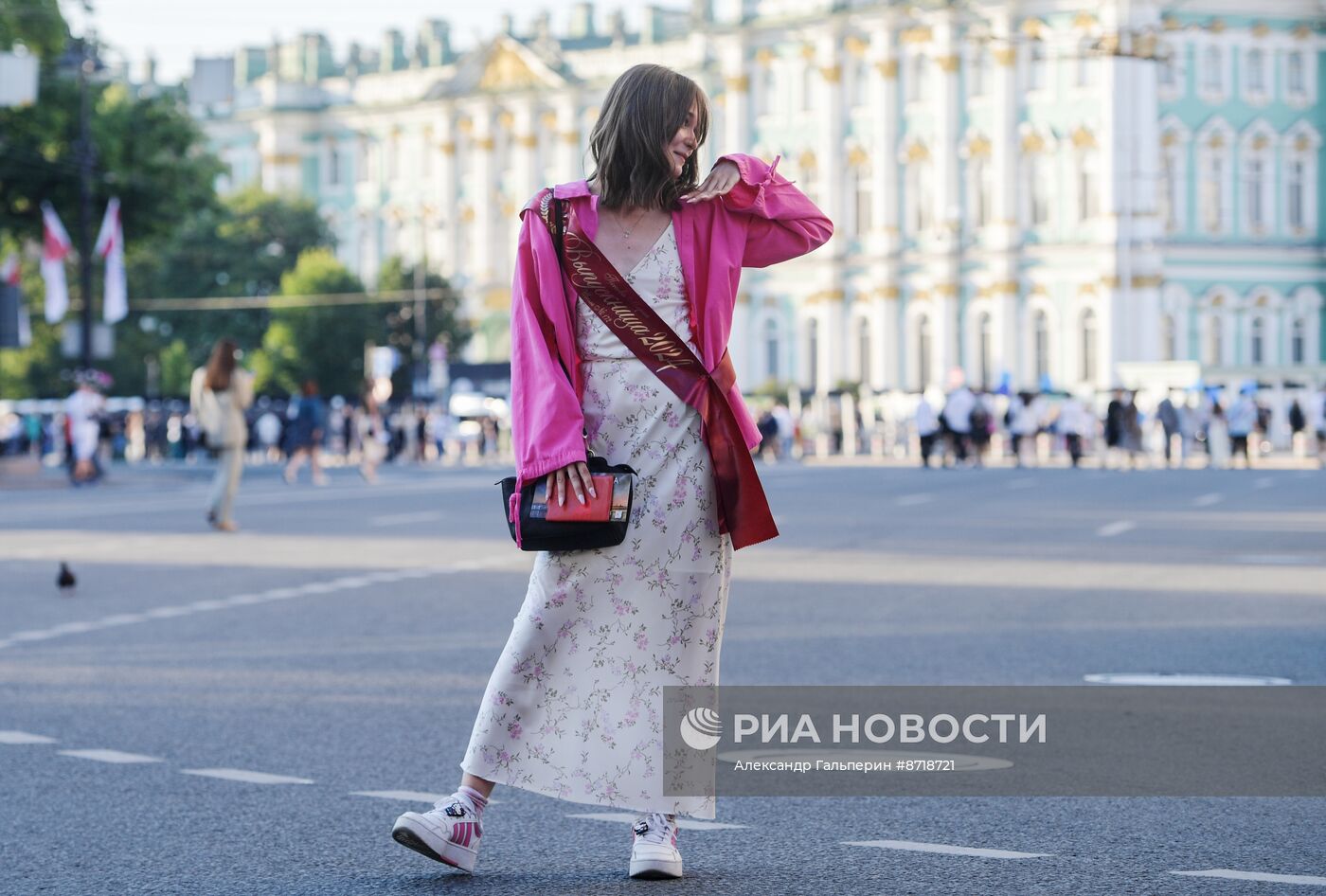 Праздник выпускников школ "Алые паруса" в Санкт-Петербурге