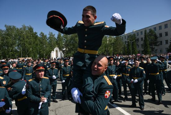 Выпуск офицеров в Новосибирском военном институте войск национальной гвардии РФ