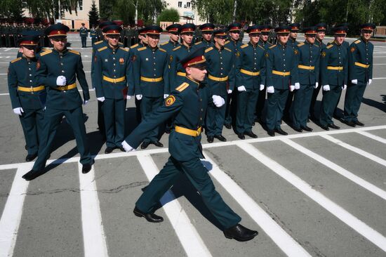 Выпуск офицеров в Новосибирском военном институте войск национальной гвардии РФ