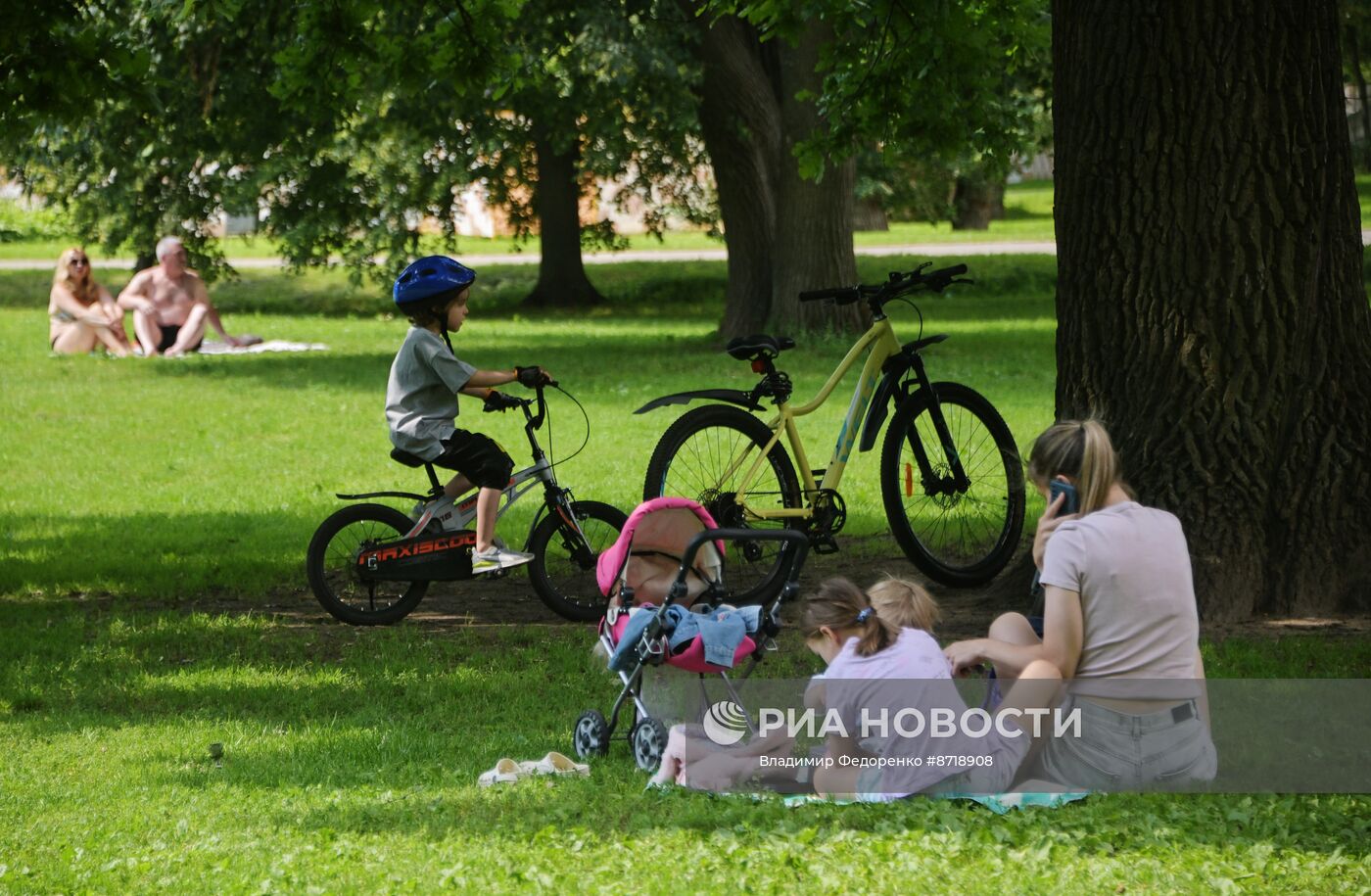 Отдых в Воронцовском парке в Москве