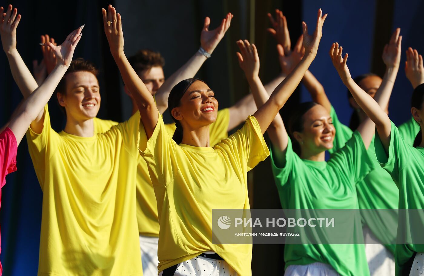 Выставка "Россия". Праздничный концерт к Дню молодежи