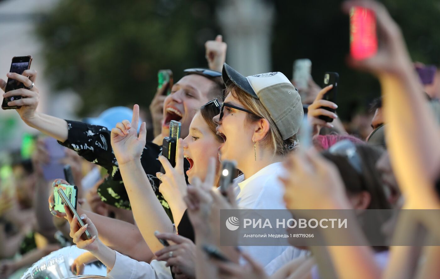 Выставка "Россия". Праздничный концерт к Дню молодежи 