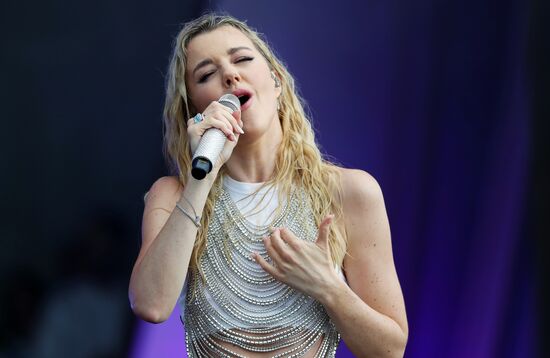 Выставка "Россия". Праздничный концерт к Дню молодежи 