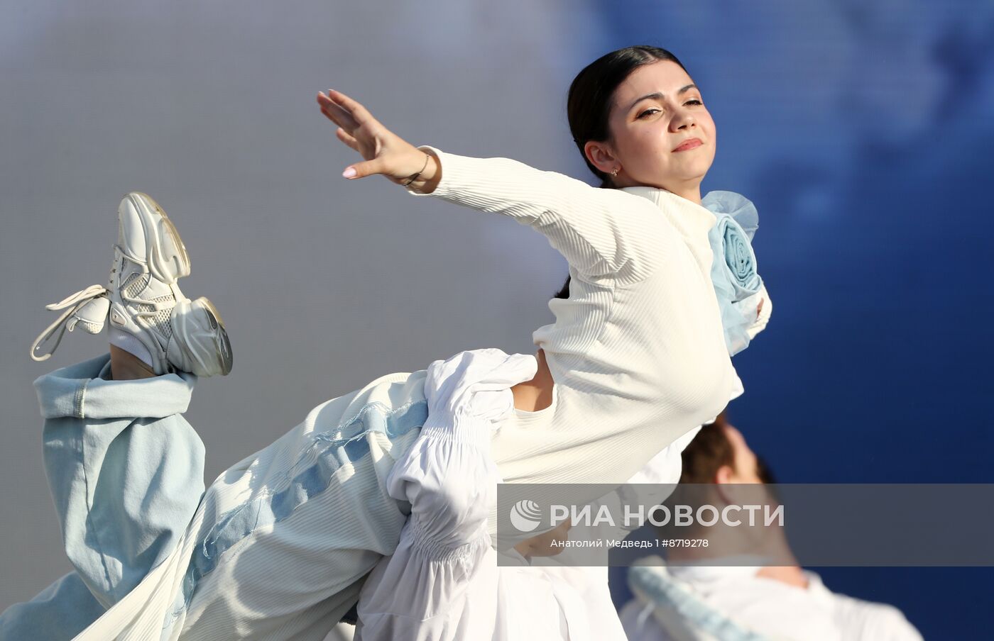 Выставка "Россия". Праздничный концерт к Дню молодежи 