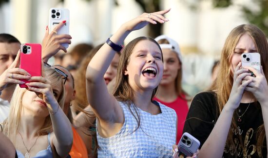 Выставка "Россия". Праздничный концерт к Дню молодежи 