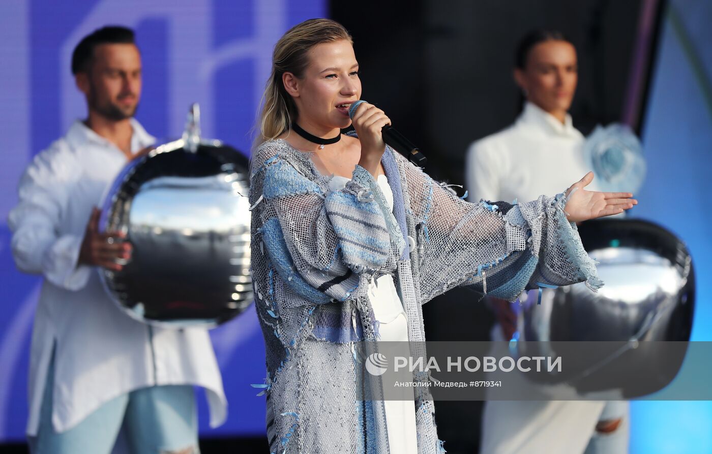 Выставка "Россия". Праздничный концерт к Дню молодежи 