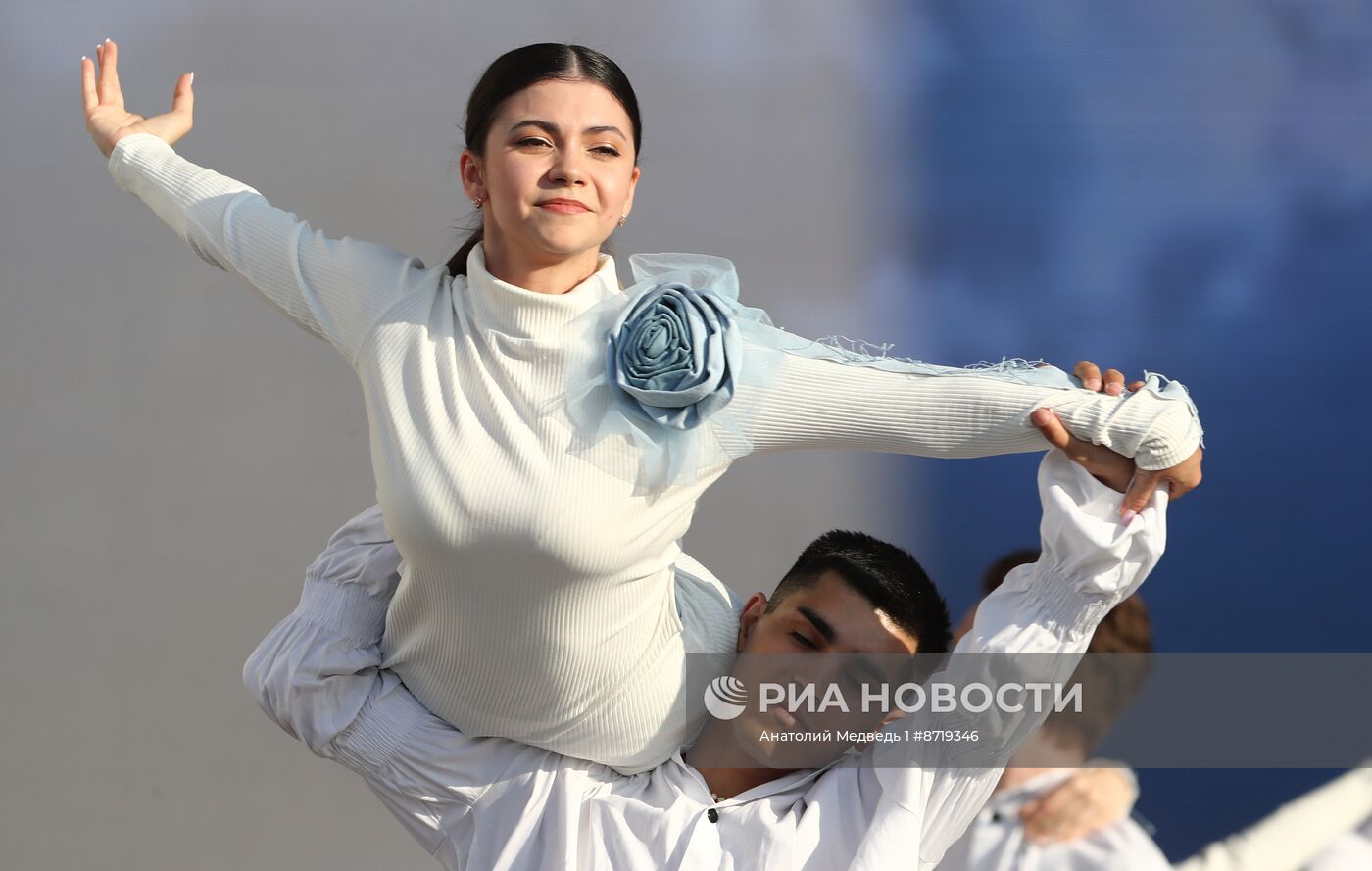 Выставка "Россия". Праздничный концерт к Дню молодежи 