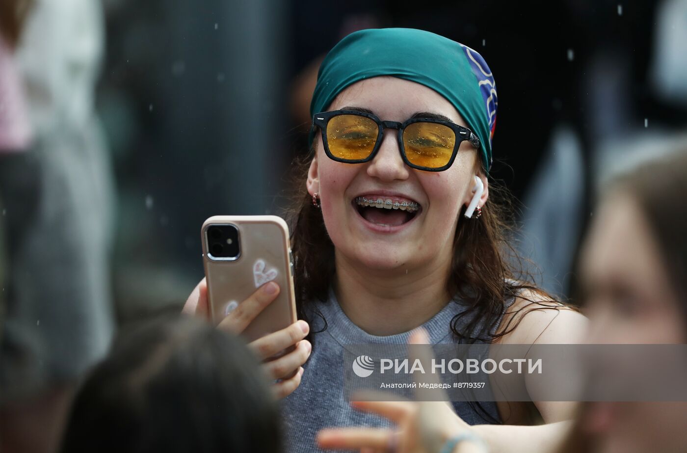 Выставка "Россия". Праздничный концерт к Дню молодежи