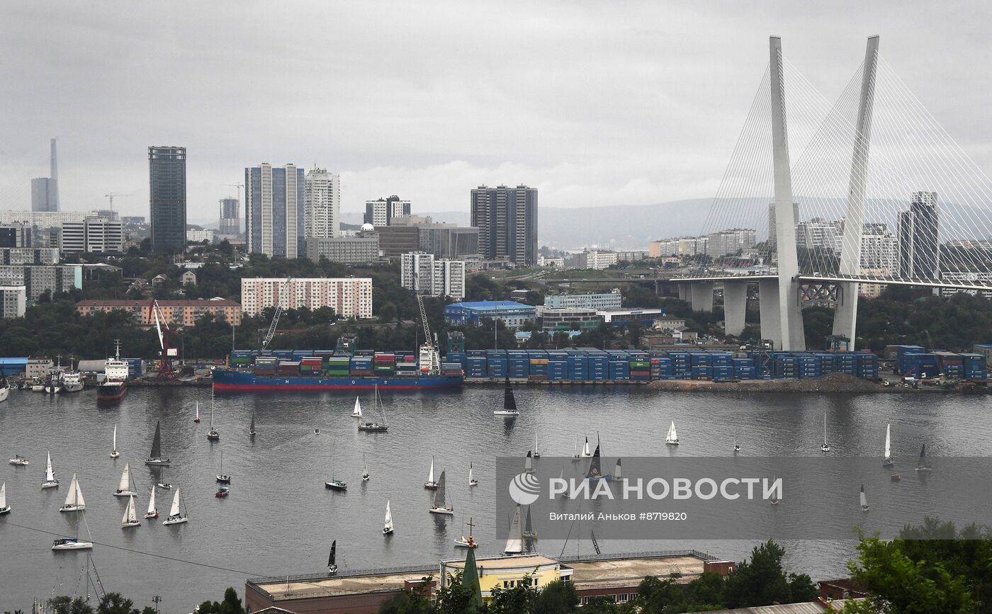 Парусная регата со стартом под Золотым мостом