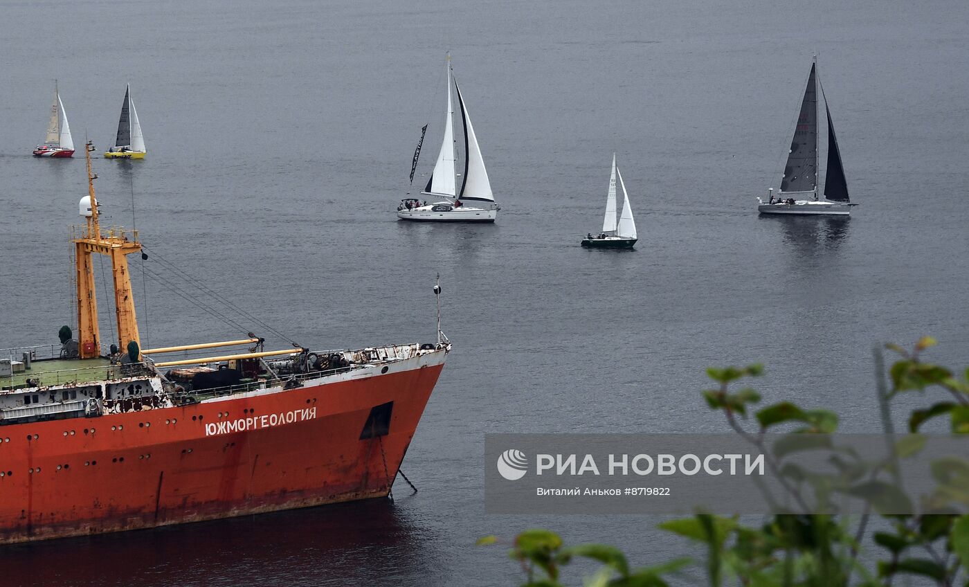 Парусная регата со стартом под Золотым мостом