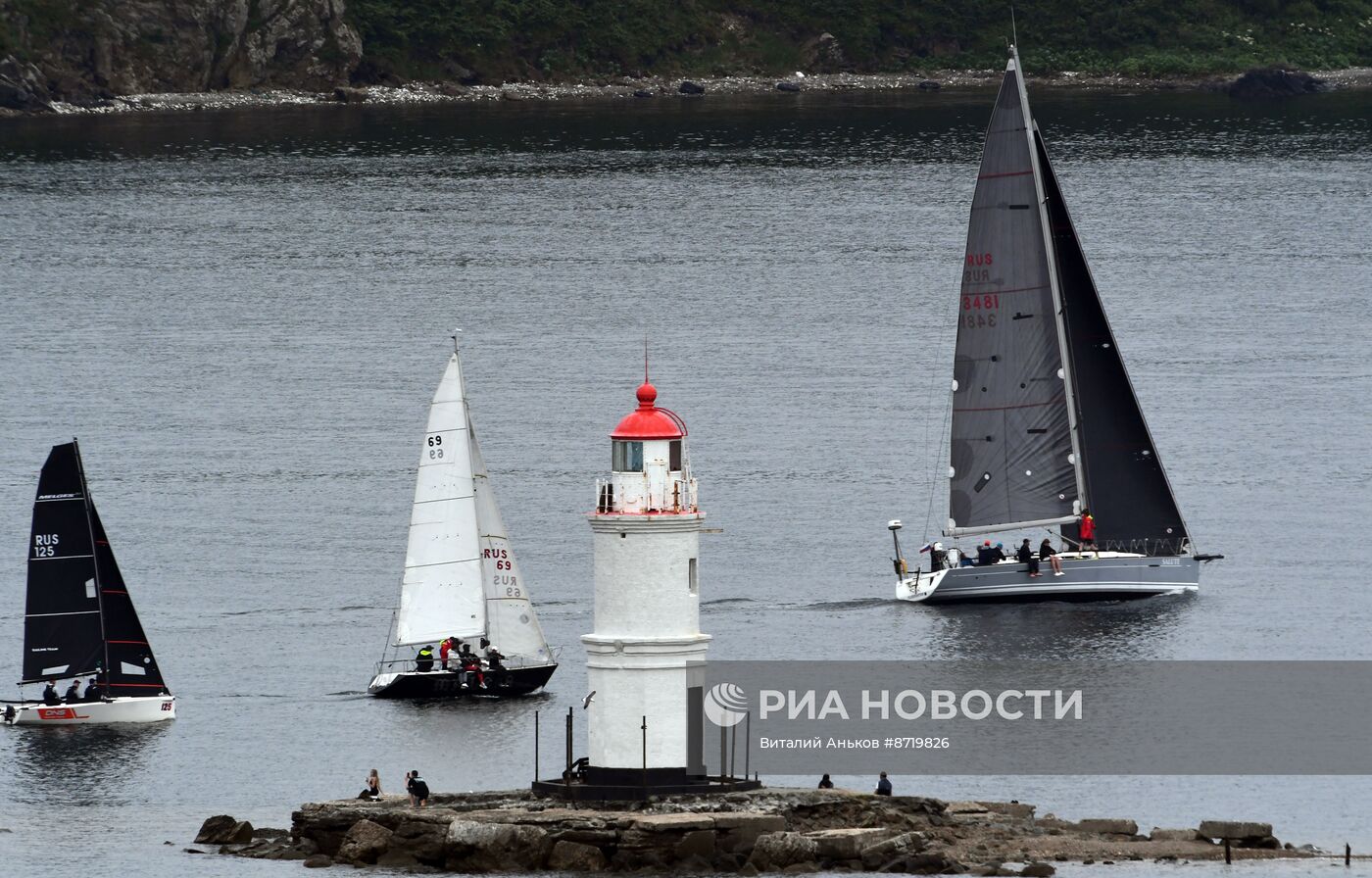 Парусная регата со стартом под Золотым мостом