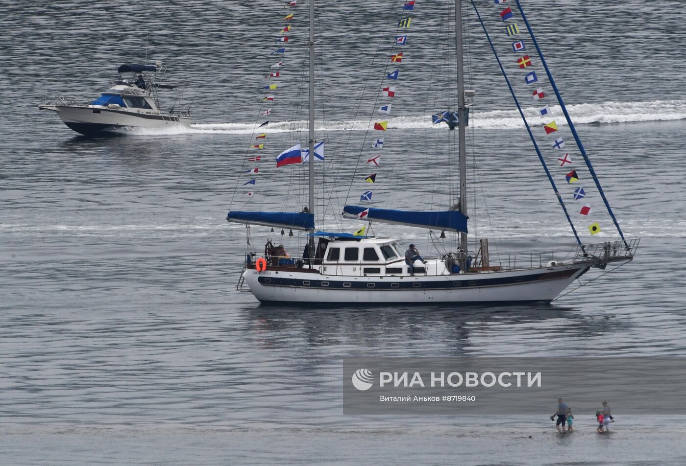 Парусная регата со стартом под Золотым мостом