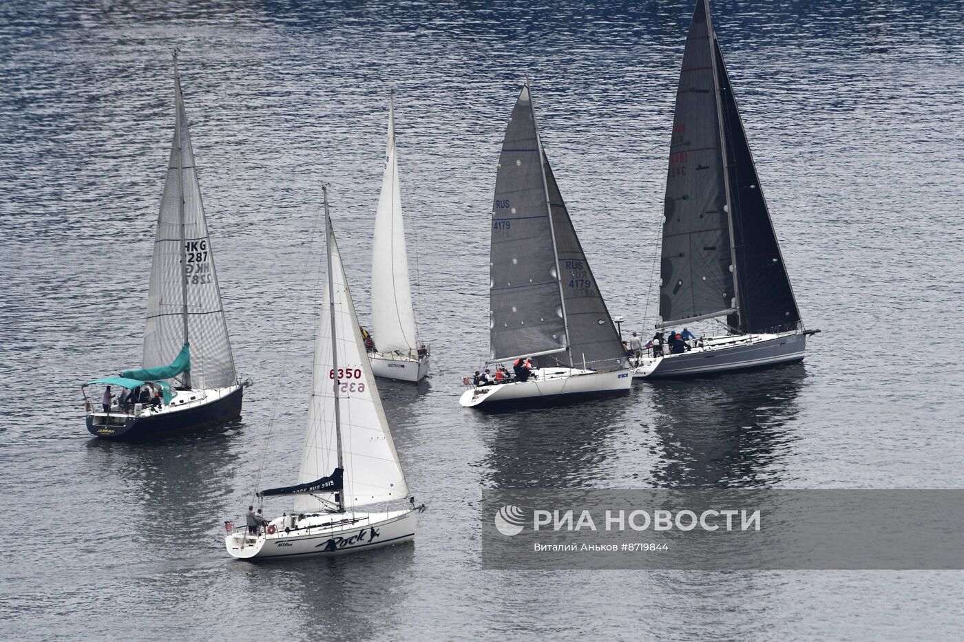 Парусная регата со стартом под Золотым мостом