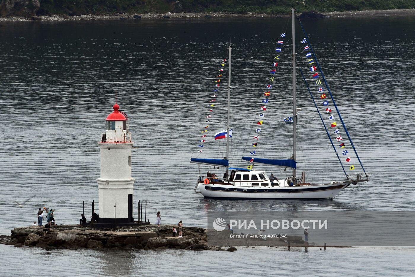 Парусная регата со стартом под Золотым мостом