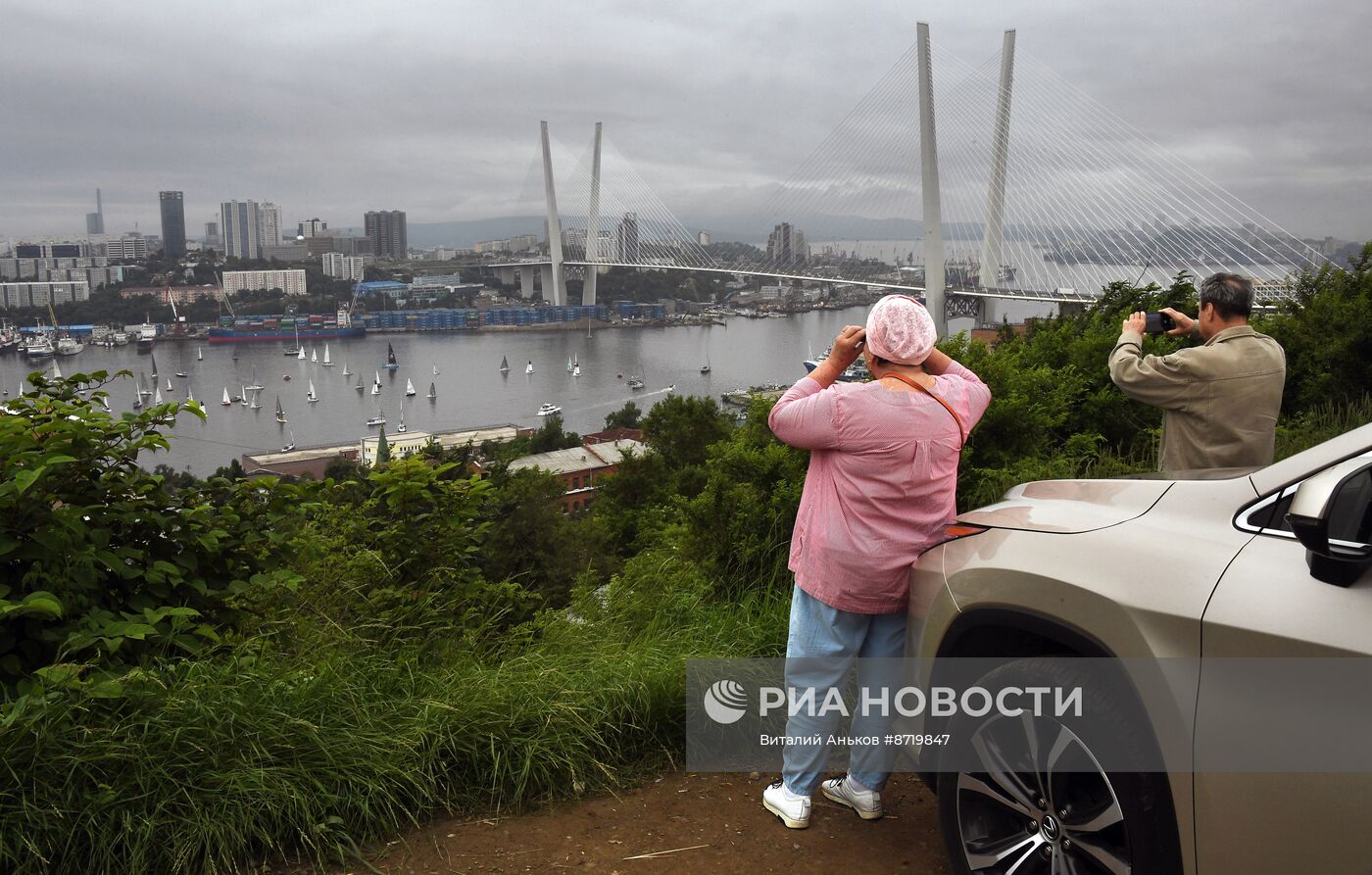 Парусная регата со стартом под Золотым мостом