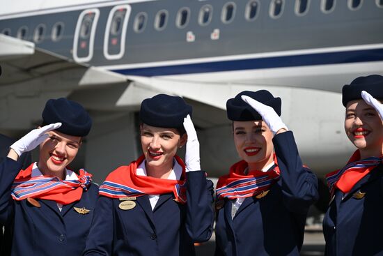 Борт Аэрофлота в ретро ливрее в честь столетия первого гражданского рейса "Добролёт" в Казань