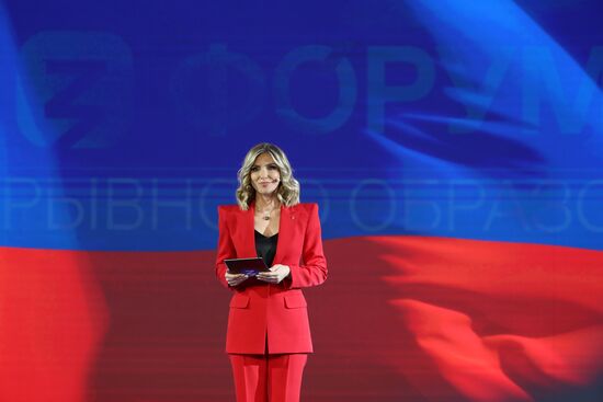 Выставка "Россия". Первый форум непрерывного образования. Ректорский день - пленарная дискуссия "Роль университетов в реализации национальных целей развития России на период до 2030 года и пути их достижения"
