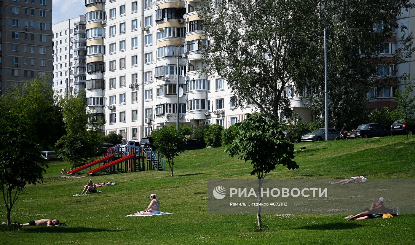 Жаркая погода в Москве