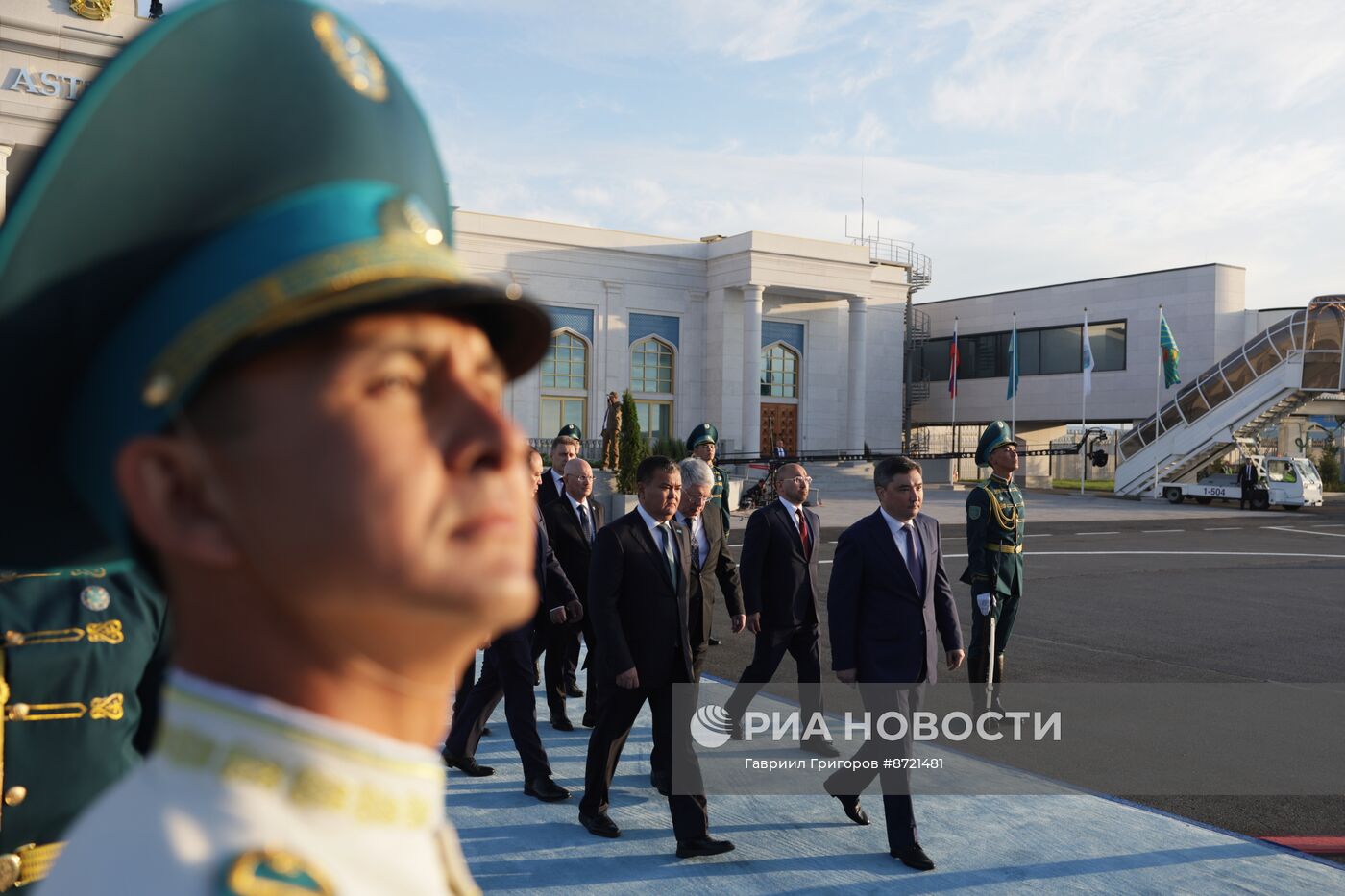 Президент Владимир Путин прибыл в Астану для участия в саммите ШОС