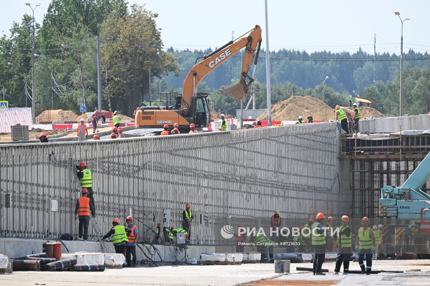 Мэр Москвы С. Собянин осмотрел объекты в ТиНАО