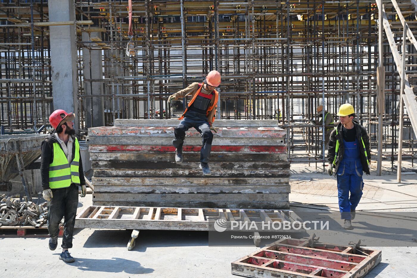 Мэр Москвы С. Собянин осмотрел объекты в ТиНАО