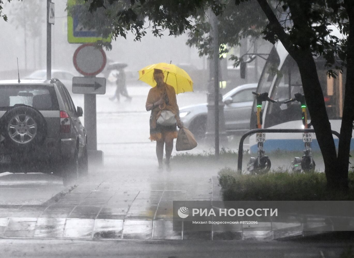 Сильный дождь в Москве