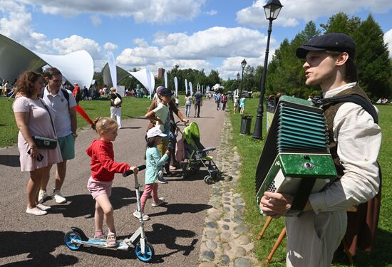 Празднование Дня семьи, любви и верности в "Царицыне"