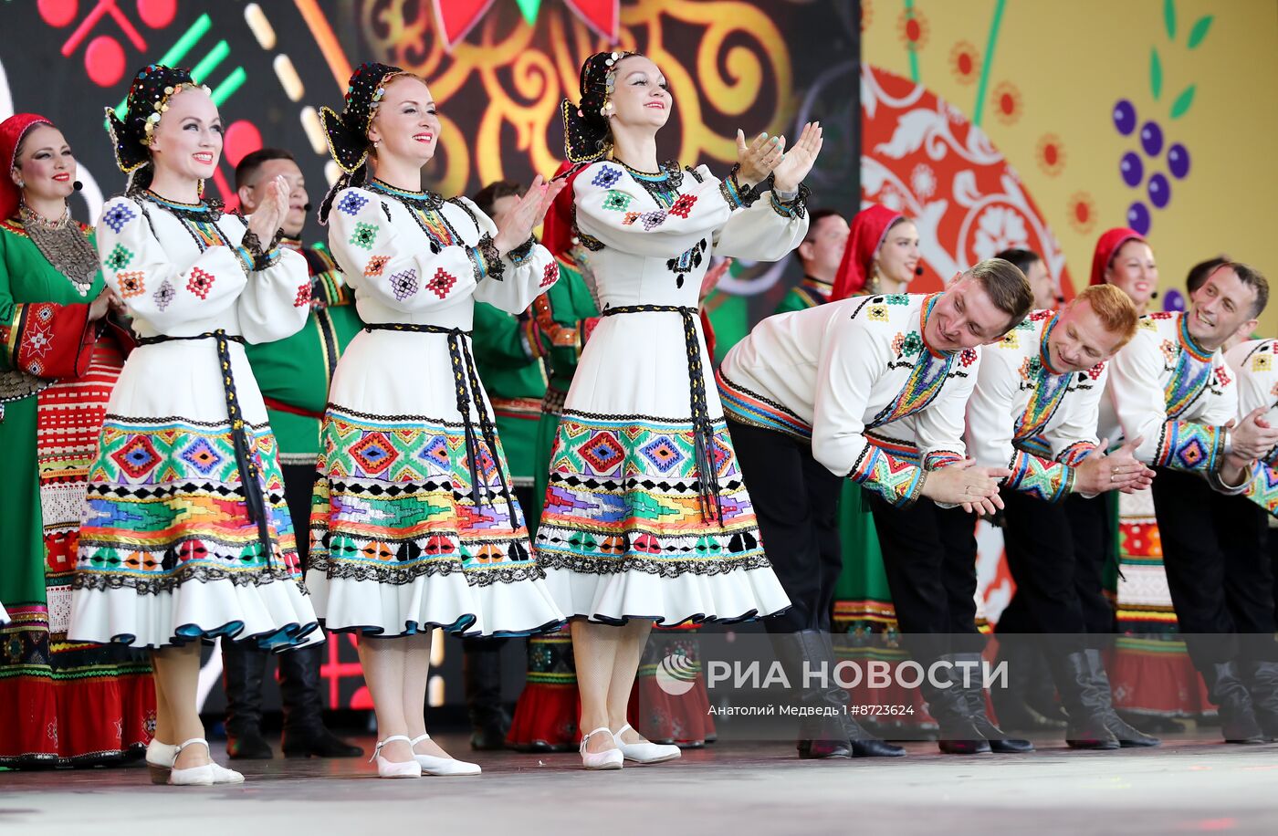 Выставка "Россия". Концертная программа "Фестивальная палитра"