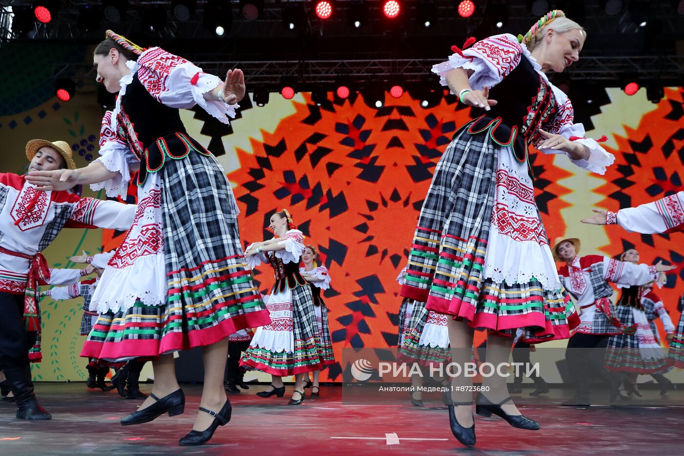 Выставка "Россия". Концертная программа "Фестивальная палитра"