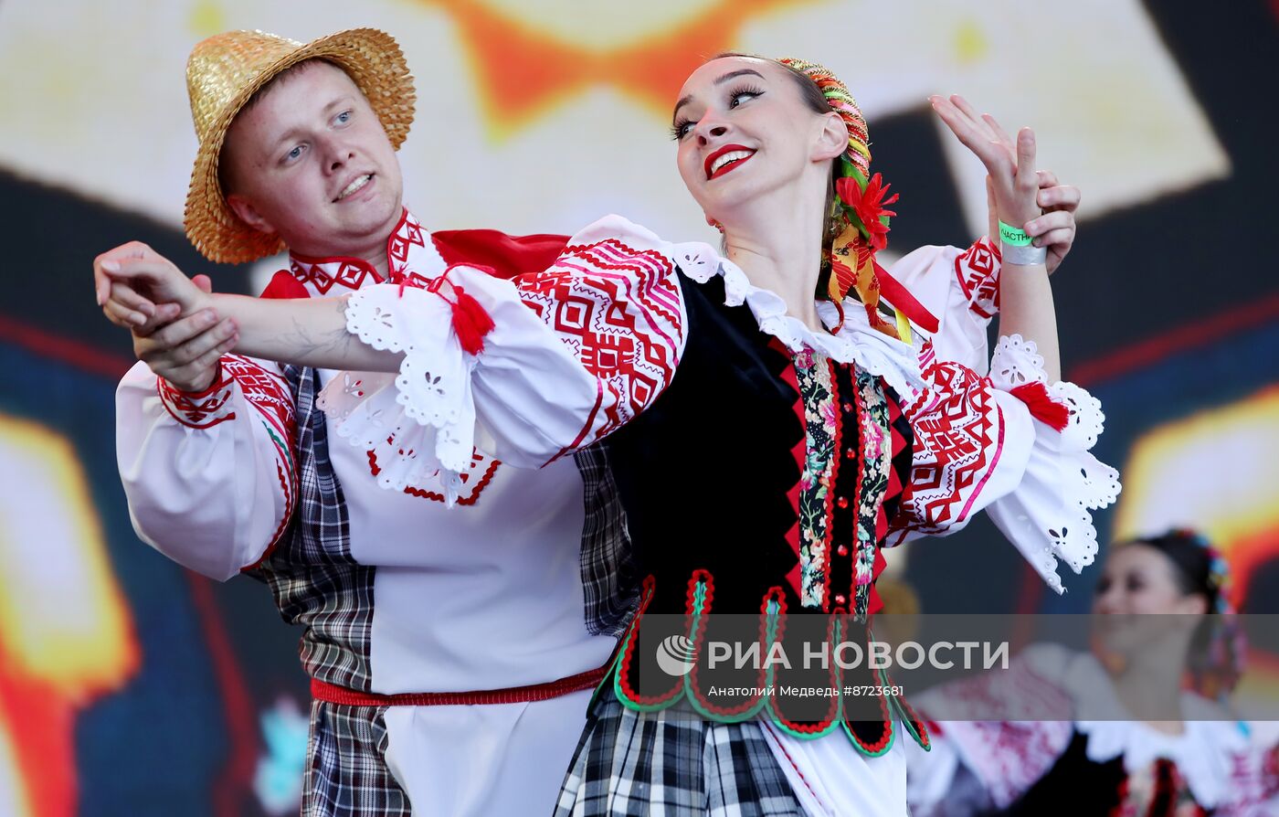 Выставка "Россия". Концертная программа "Фестивальная палитра"