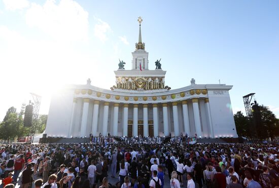 Выставка "Россия". Торжественный концерт "Россия нигде не заканчивается", посвящённый завершению выставки 