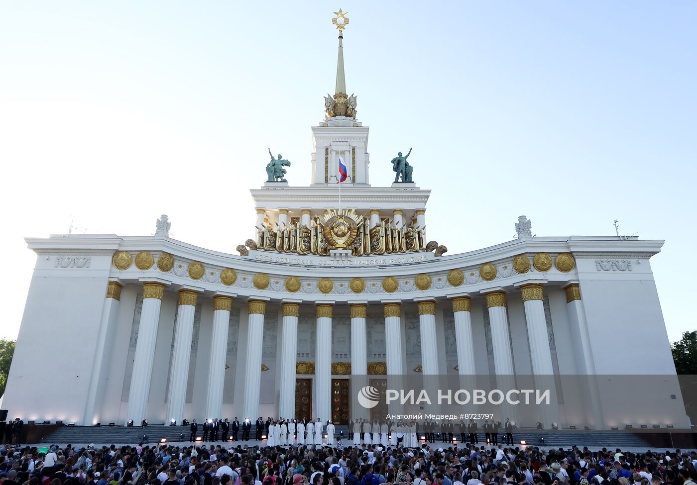 Выставка "Россия". Торжественный концерт "Россия нигде не заканчивается", посвящённый завершению выставки 