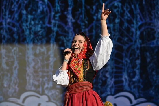 Выставка "Россия". Торжественный концерт "Россия нигде не заканчивается", посвящённый завершению выставки 