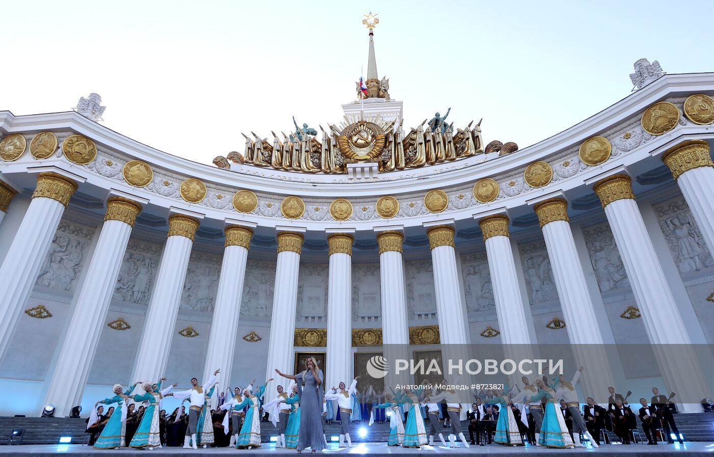 Выставка "Россия". Торжественный концерт "Россия нигде не заканчивается", посвящённый завершению выставки