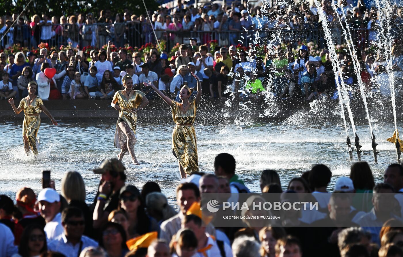 Выставка "Россия". Торжественный концерт "Россия нигде не заканчивается", посвящённый завершению выставки