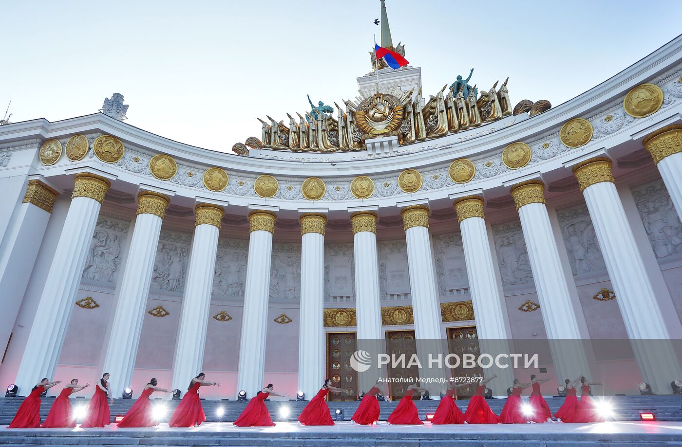 Выставка "Россия". Торжественный концерт "Россия нигде не заканчивается", посвящённый завершению выставки