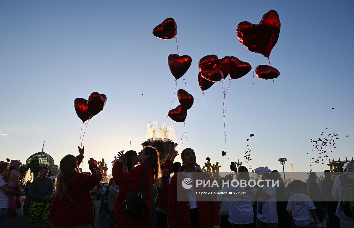 Выставка "Россия". Торжественный концерт "Россия нигде не заканчивается", посвящённый завершению выставки 