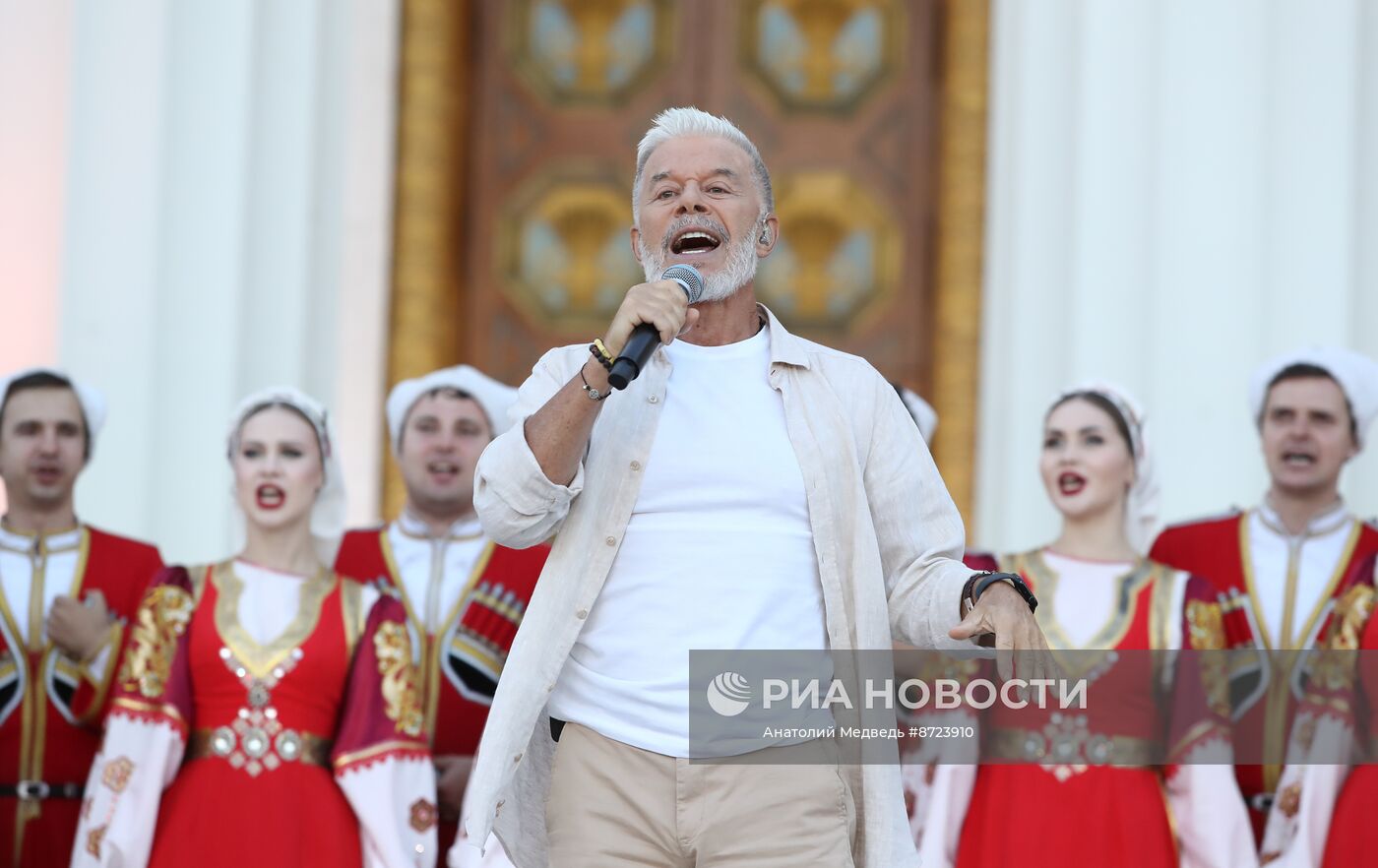 Выставка "Россия". Торжественный концерт "Россия нигде не заканчивается", посвящённый завершению выставки