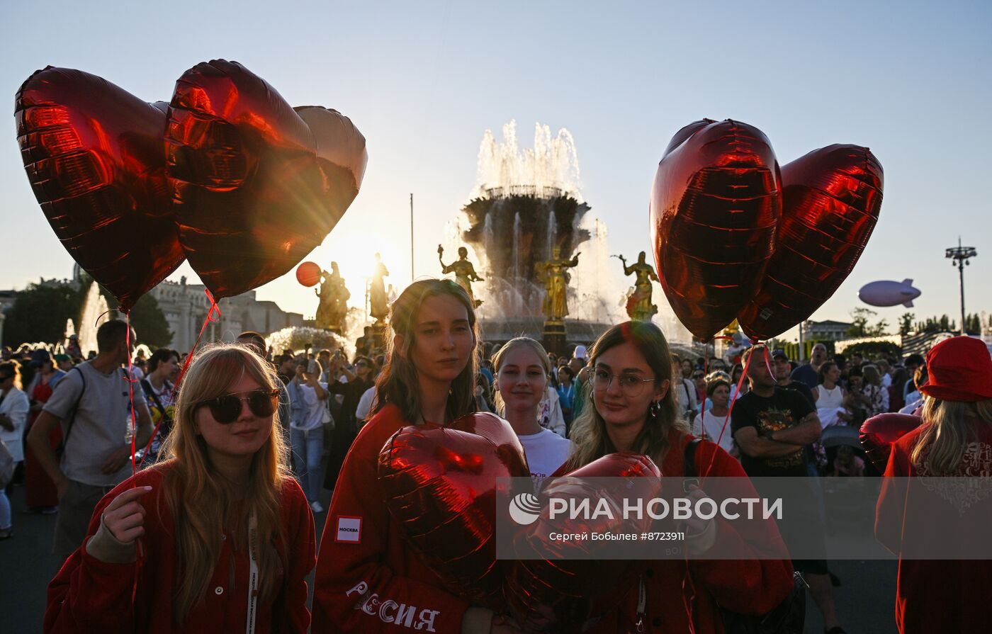 Выставка "Россия". Торжественный концерт "Россия нигде не заканчивается", посвящённый завершению выставки 