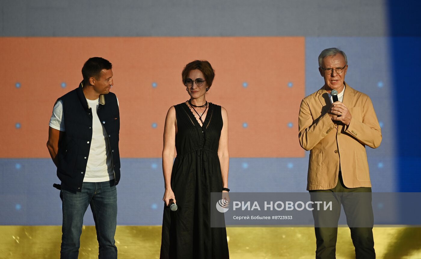 Выставка "Россия". Торжественный концерт "Россия нигде не заканчивается", посвящённый завершению выставки