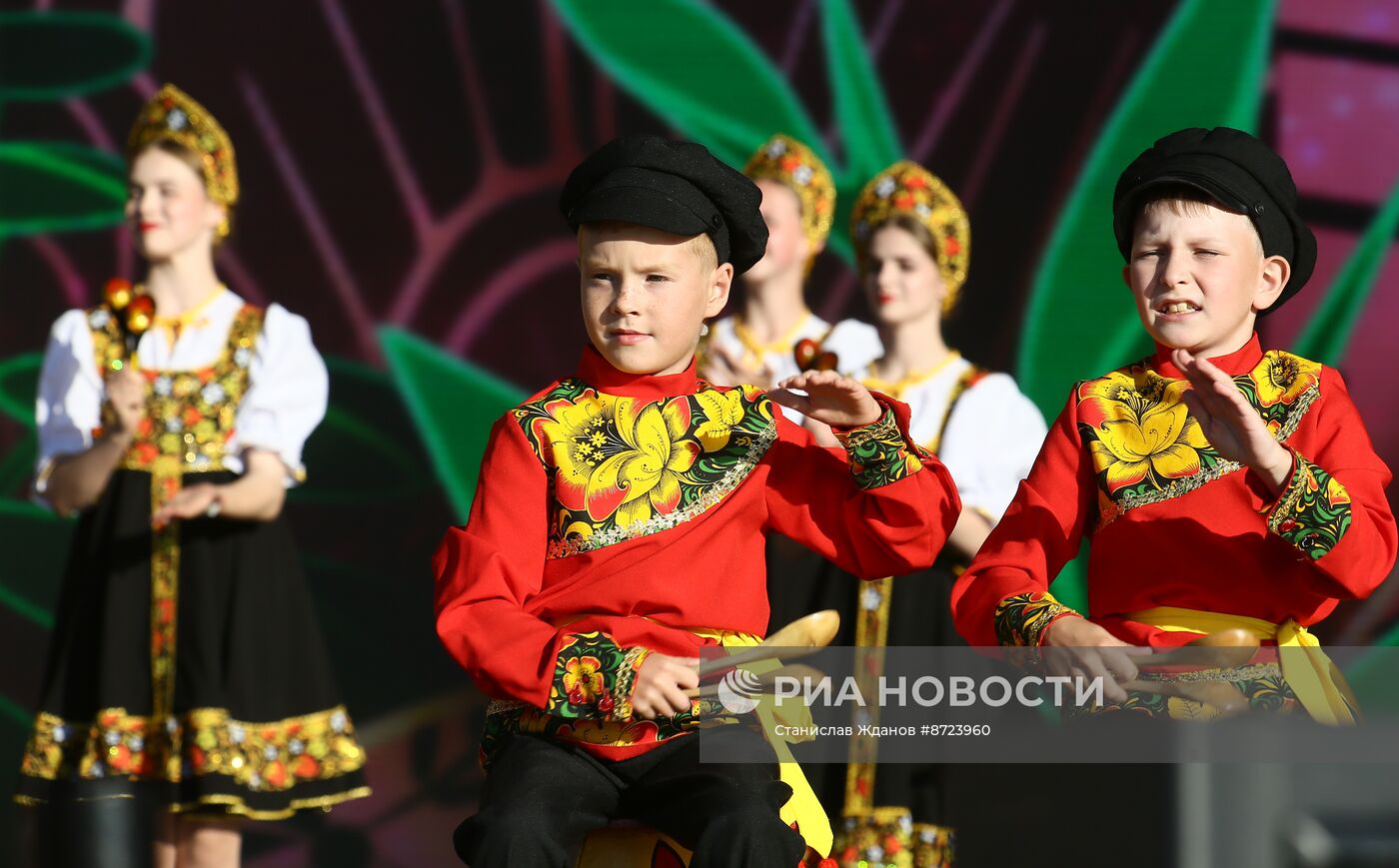 Выставка "Россия". Торжественный концерт "Россия нигде не заканчивается", посвящённый завершению выставки