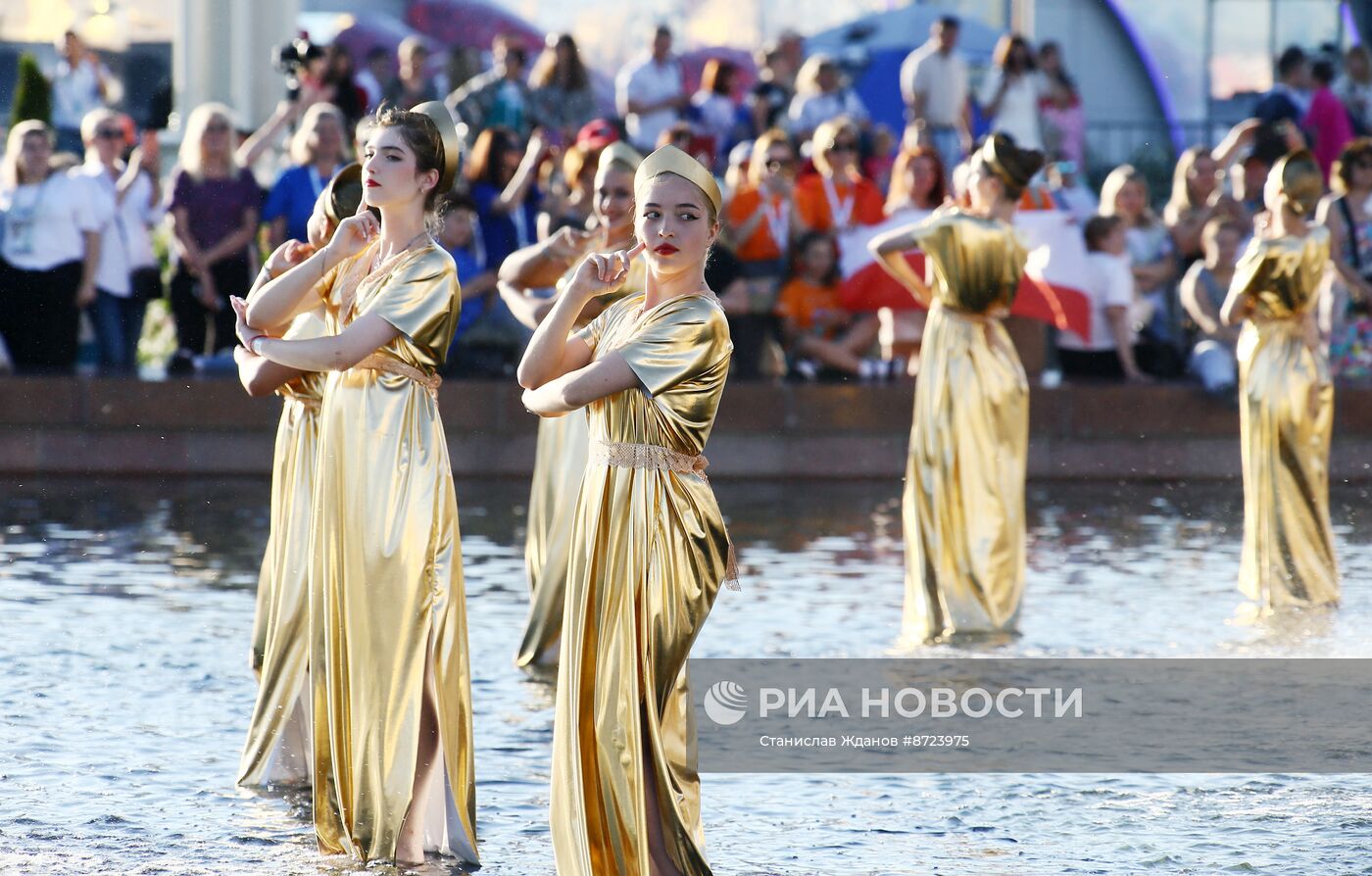 Выставка "Россия". Торжественный концерт "Россия нигде не заканчивается", посвящённый завершению выставки 