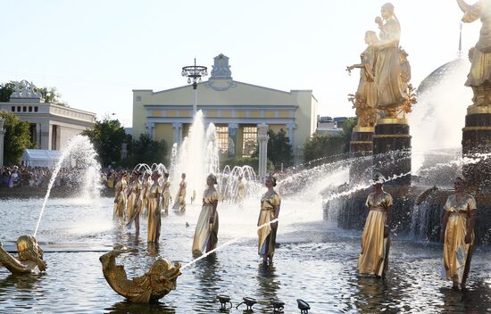 Выставка "Россия". Торжественный концерт "Россия нигде не заканчивается", посвящённый завершению выставки 