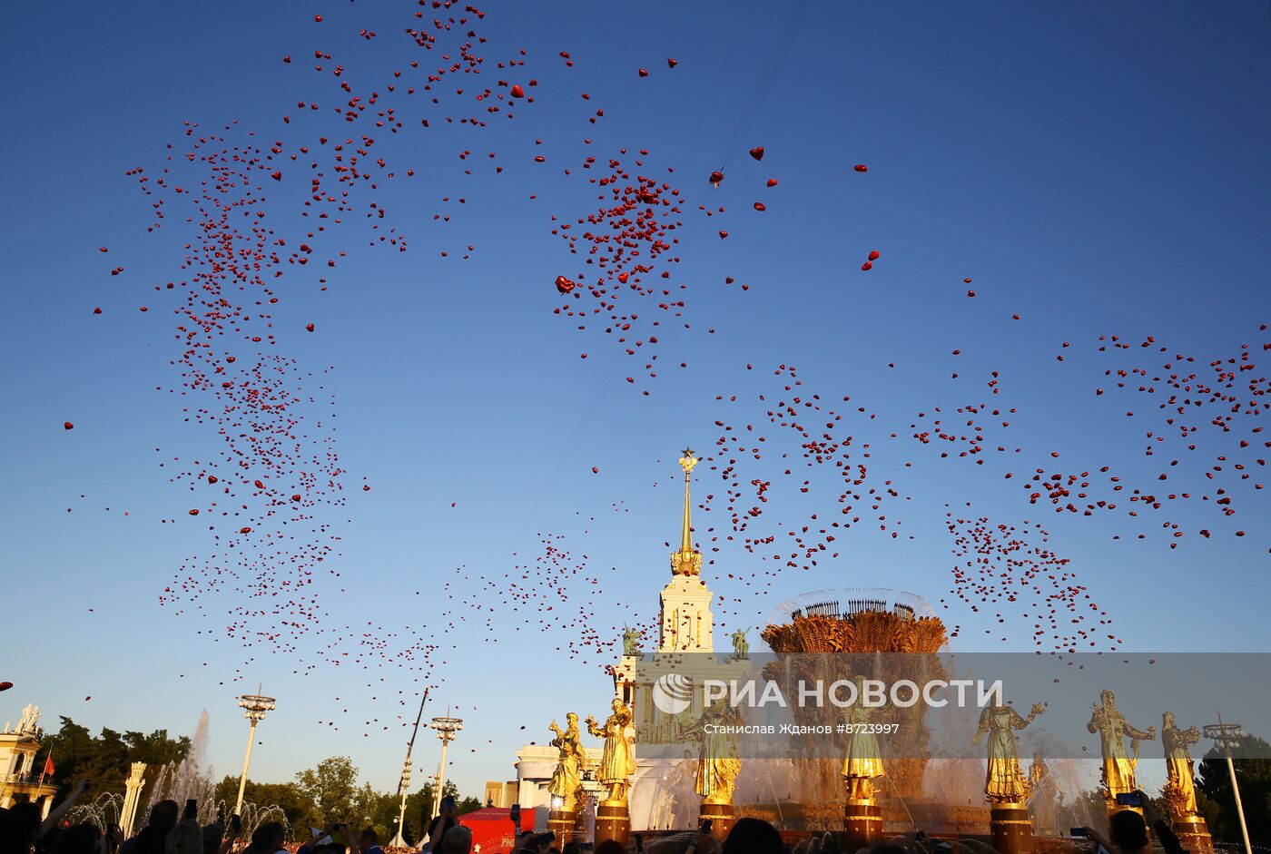 Выставка "Россия". Торжественный концерт "Россия нигде не заканчивается", посвящённый завершению выставки