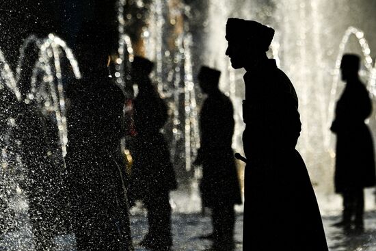 Выставка "Россия"
Торжественный концерт "Россия нигде не заканчивается", посвящённый завершению выставки
Площадка у фонтана "Дружба народов" Место: Россия, Москва. Автор: Сергей Бобылев/РИА Новости. Выставка "Россия". Торжественный концерт "Россия нигде не заканчивается", посвящённый завершению выставки