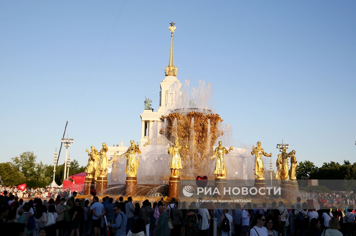 Выставка "Россия". Торжественный концерт "Россия нигде не заканчивается", посвящённый завершению выставки