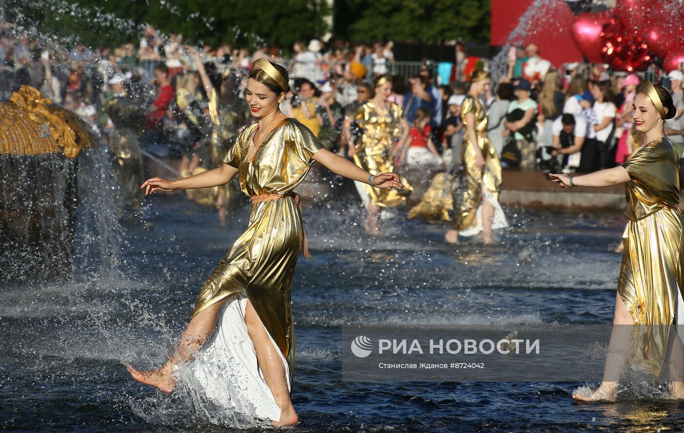 Выставка "Россия". Торжественный концерт "Россия нигде не заканчивается", посвящённый завершению выставки 