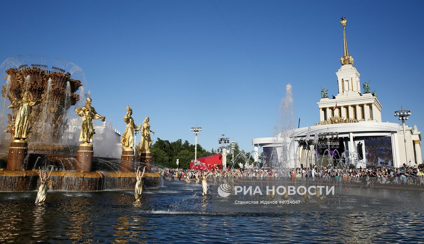 Выставка "Россия". Торжественный концерт "Россия нигде не заканчивается", посвящённый завершению выставки